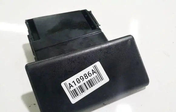 Volkswagen PASSAT B4 Glove box 