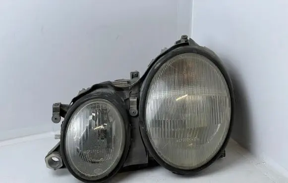 Mercedes-Benz CLK A208 C208 Headlight/headlamp 147551