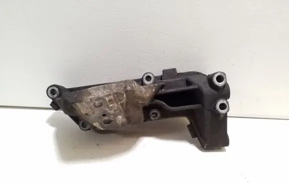 Engine mounting bracket