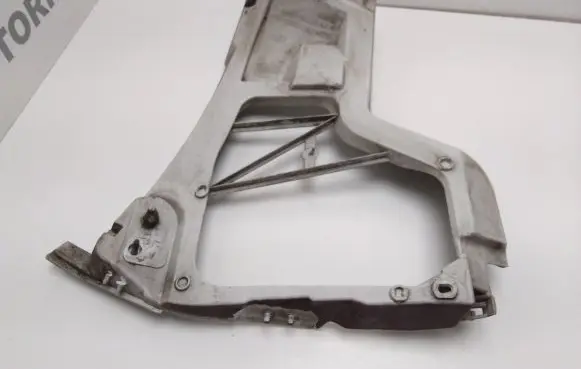 Ford C-MAX I Front bumper mounting bracket 3M51R17E851A