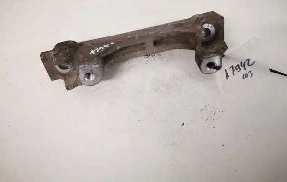 Toyota Avensis T270 Engine mounting bracket