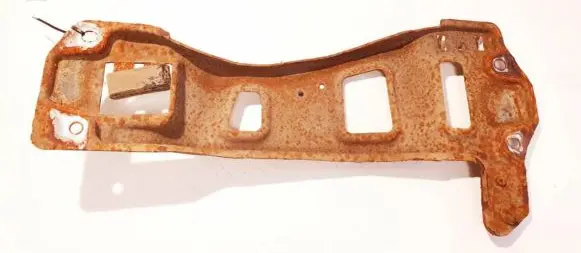 Volvo XC90 Engine mounting bracket