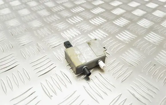 Mercedes-Benz C W204 Aerial antenna amplifier ZL0410 059339