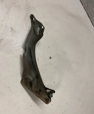 Audi A6 C7 Fender mounting bracket 4g0821136a