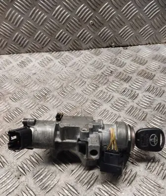 Toyota Avensis T250 Ignition lock n0501517
