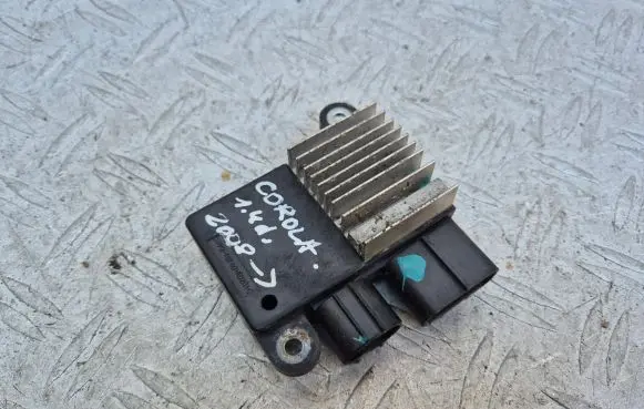 Toyota Verso Coolant fan relay 8925712010 4993003341