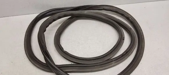 Volkswagen PASSAT B6 Trunk rubber seal (body) 