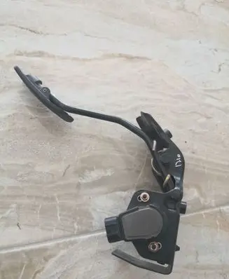 Toyota Corolla E120 E130 Accelerator throttle pedal 8928152021 1983003041