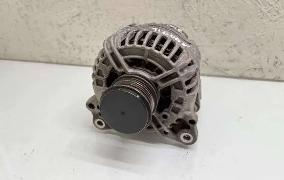 Volkswagen Tiguan Generator/alternator 06F903023F