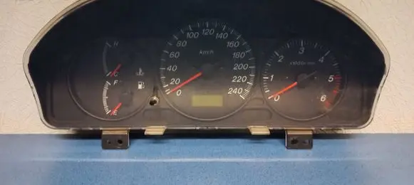 Mazda 626 Speedometer (instrument cluster) GG3DA