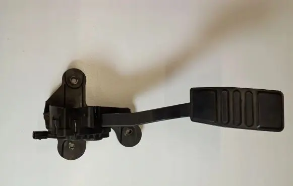 Ford Mustang V Accelerator throttle pedal CR33-9F836-BB