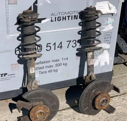 Volkswagen Golf V Front wheel hub spindle knuckle IUY2234