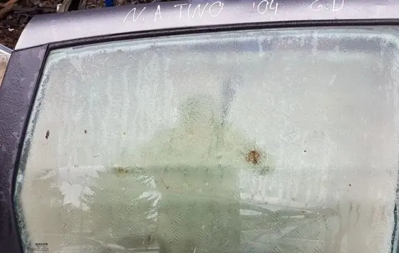 Nissan Almera Tino Rear door window glass