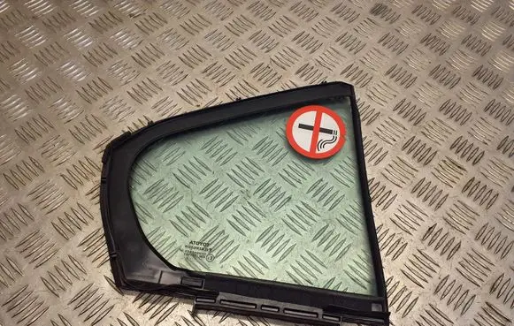 Toyota Avensis T270 Rear vent window glass 