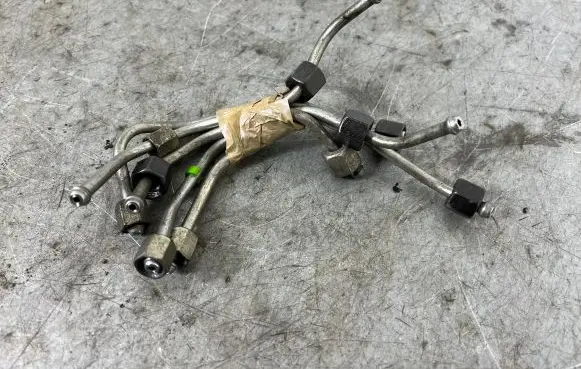 Volvo V50 Fuel line pipe