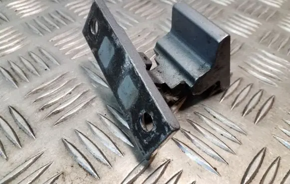 BMW 5 E60 E61 Rear door upper hinge 7068087
