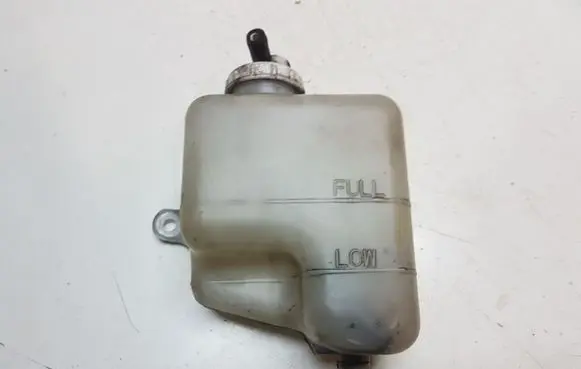 Mitsubishi Pajero Coolant expansion tank/reservoir