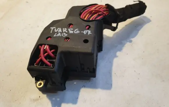 Volkswagen Touareg I Fuse module 7L0941828A 7L0941824A