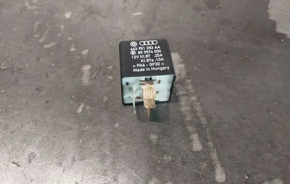 Volkswagen PASSAT B5 Other relay 443951253AA 219 89951253AA
