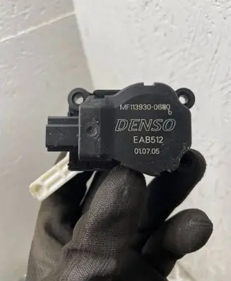 Land Rover Discovery 3 - LR3 Air flap motor/actuator MF1139300680 EAB512 010705