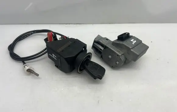 Mercedes-Benz E W210 Ignition lock 33000301 2105450208 0043139840206111