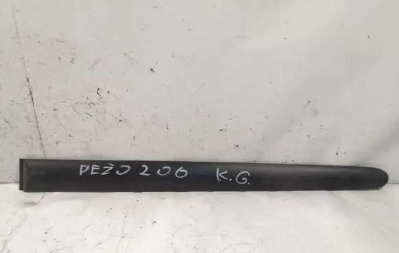 Peugeot 206 Rear door trim (molding) 9625100777