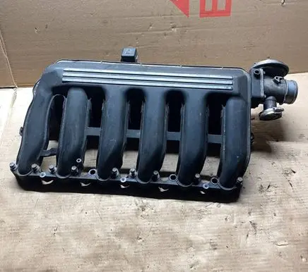 BMW 7 E38 Intake manifold 2247439