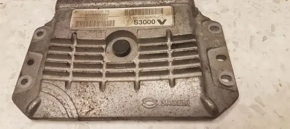 Renault Megane II Engine control unit/module 215840297A 3022072710