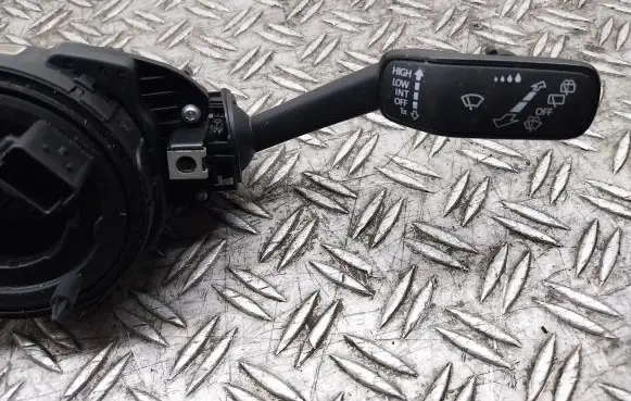 Skoda Fabia Mk3 (NJ) Wiper turn signal indicator stalk/switch 2Q0953502A