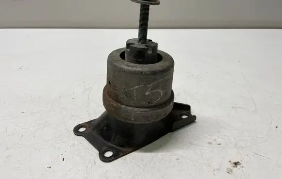 Volkswagen Multivan T5 Engine mount bracket 7H0199256H