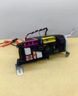 Mercedes-Benz E W212 SAM control unit 2129004901 5DK00962049 2129015001