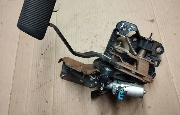 Chrysler Town u0026 Country V Brake pedal