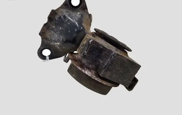 Mazda CX-7 Engine mount bracket