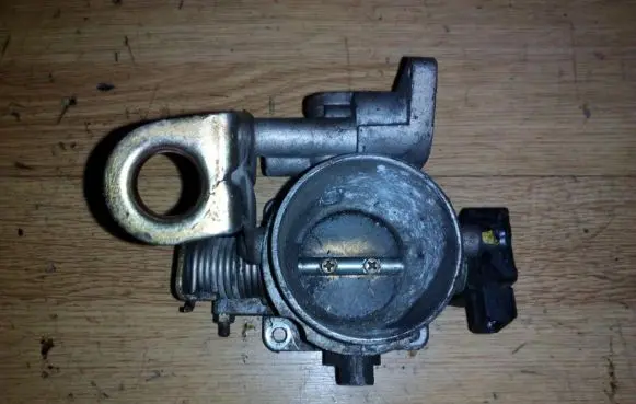 Renault Megane I Throttle valve 7700861679 7700872188