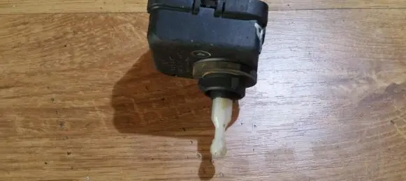 Headlight level adjustment motor