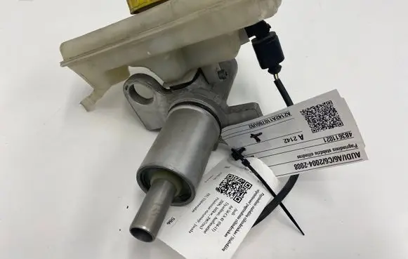 Audi A6 S6 C6 4F Master brake cylinder 4B3611021