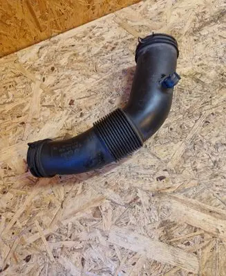 Volkswagen Touareg II Air intake duct part 7P6129627B