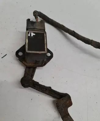 Mercedes-Benz R W251 Air suspension front height level sensor A0105427717 23306
