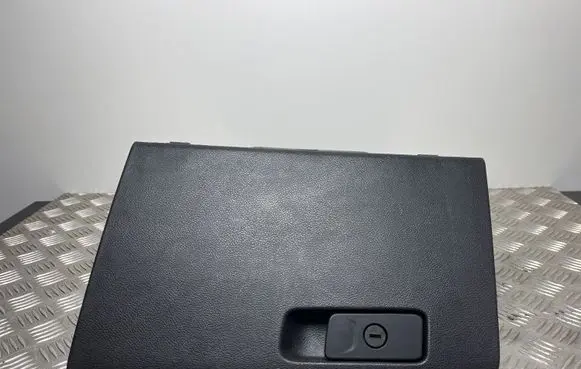 Jeep Cherokee Glove box