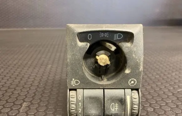 Opel Omega B1 Light switch 90565856 53122816 140497A