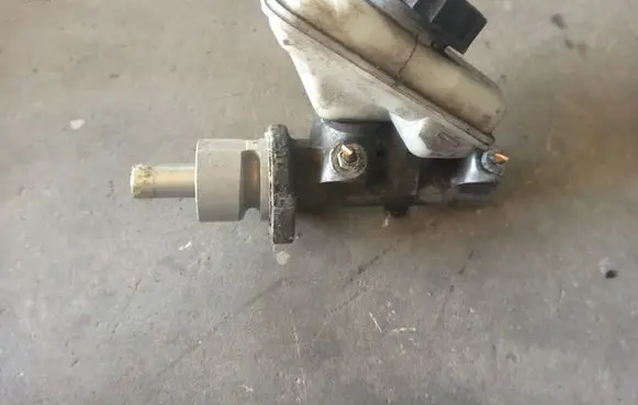 Peugeot 106 Brake booster 9616982680 311968