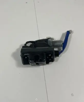 Loading door lock
