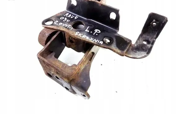 Toyota RAV 4 (XA20) Engine mounting bracket