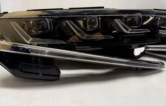 Volkswagen Touareg III Headlight/headlamp 761941082P