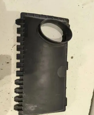 Chevrolet Suburban Air filter box cover 25098526