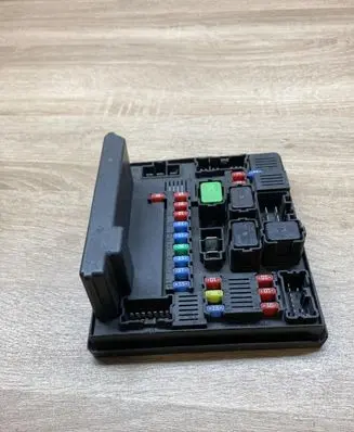 Nissan Qashqai Fuse module 284B7BB03E