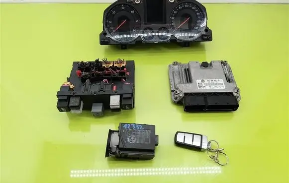 Volkswagen PASSAT B6 Engine ECU kit and lock set 03G906021MR