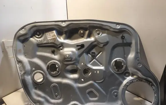 KIA Ceed Front window lifting mechanism without motor 824701H020