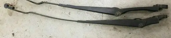 Volkswagen PASSAT B3 Front wiper blade arm 357955410 357955409A