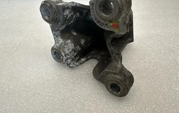 Audi A6 S6 C6 4F Engine mounting bracket 4F0199307L